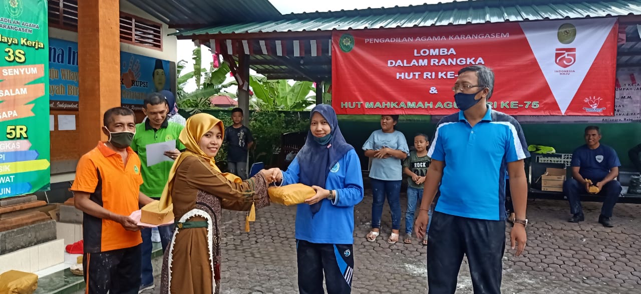 3 HUT